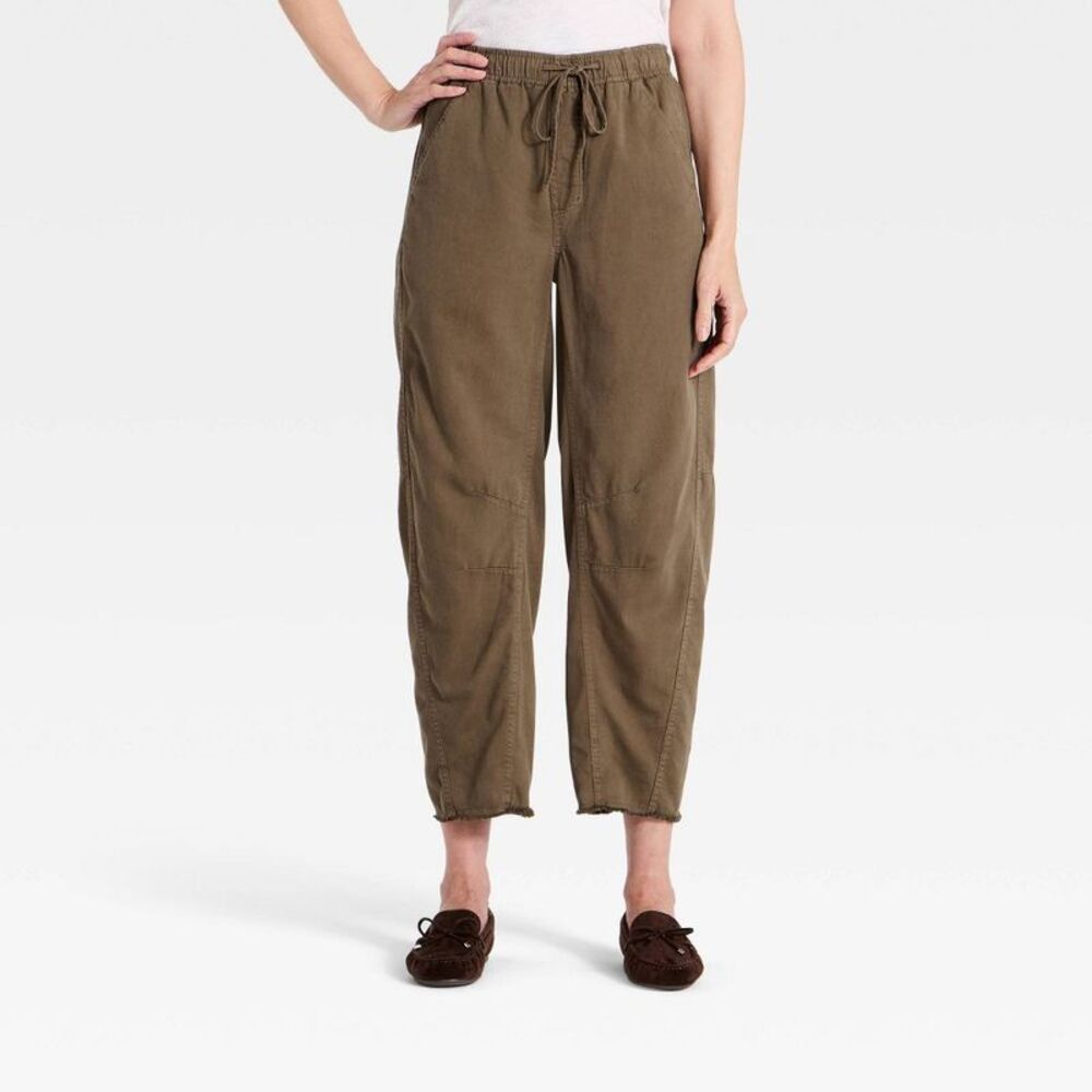 Women's Mid-Rise Barrel Leg Pull-On Pants - Universal Thread Olive Green S